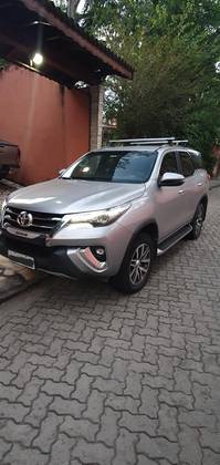 TOYOTA HILUX SW4 2.8 SRX 4X4 7 LUGARES 16V TURBO INTERCOOLER DIESEL 4P AUTOMÁTICO